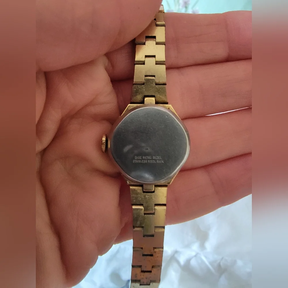 Vintage Timex Gold Plated Women's Watch - Picture 9 of 11